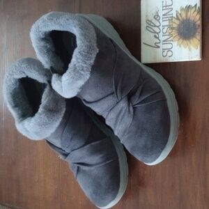 Bzees genie ankle booties,faux fur trim,soft,slip on 8.5,comfy